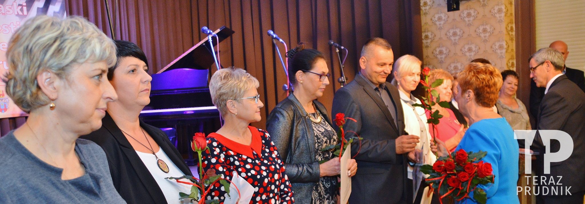 DEN: Nagrody i wyróżnienia dla nauczycieli i pracowników administracji