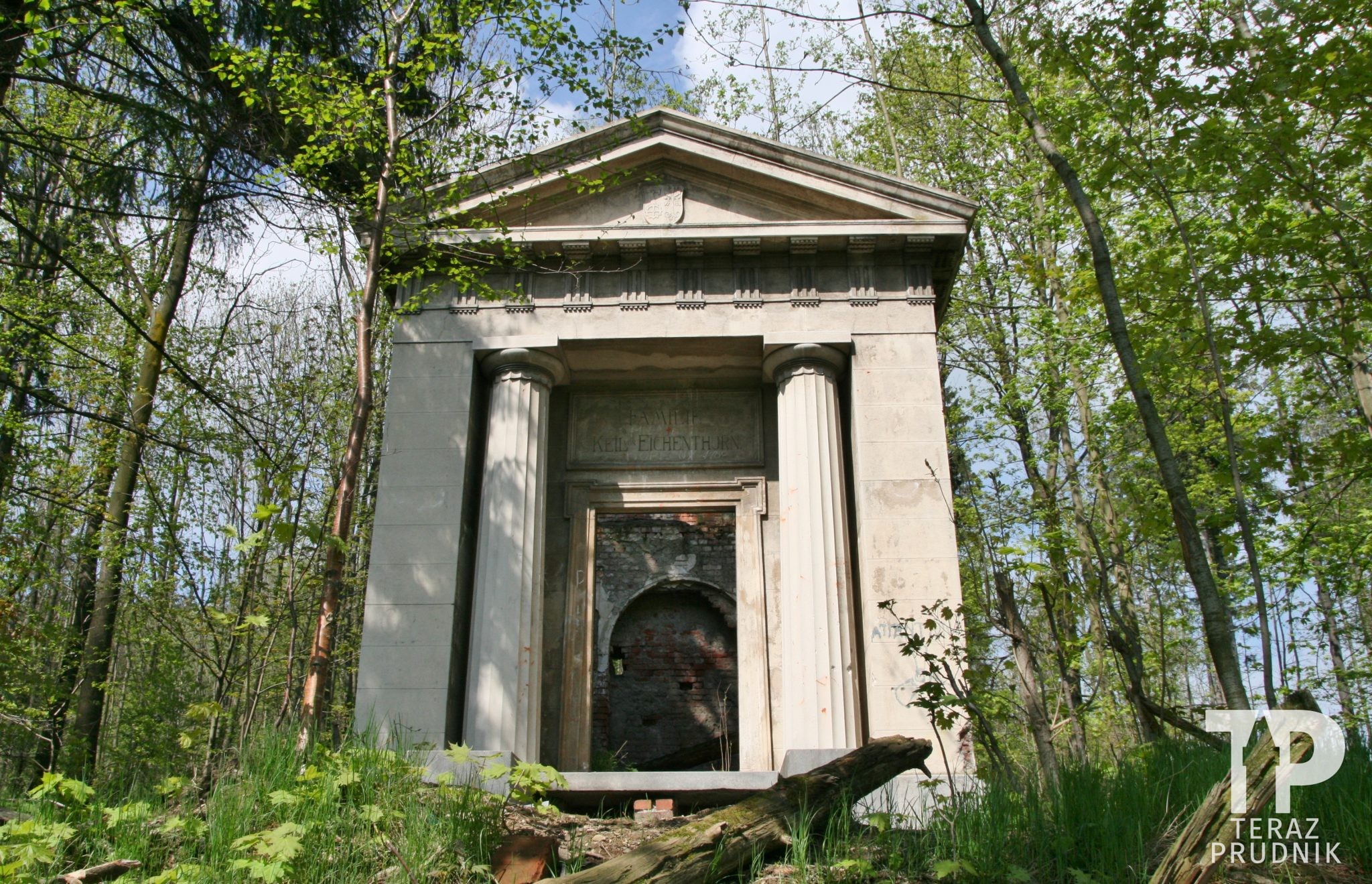 Uratują grobowiec