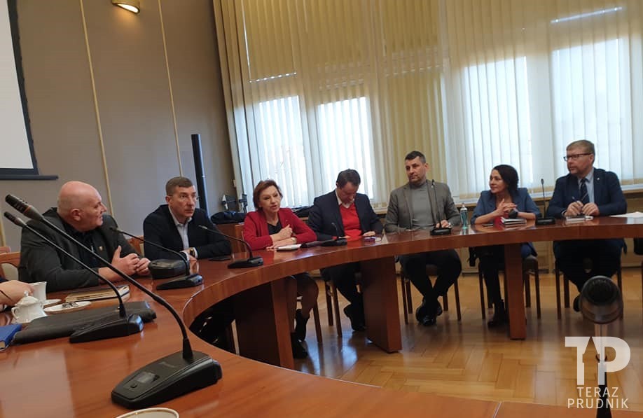 Koronawirus w sąsiednim urzędzie. Co mógł mieć z tym wspólnego starosta prudnicki?