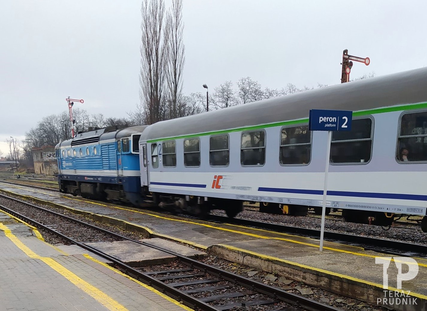 Pośpieszny odjechał do Jeleniej Góry. Tak będzie codziennie.
