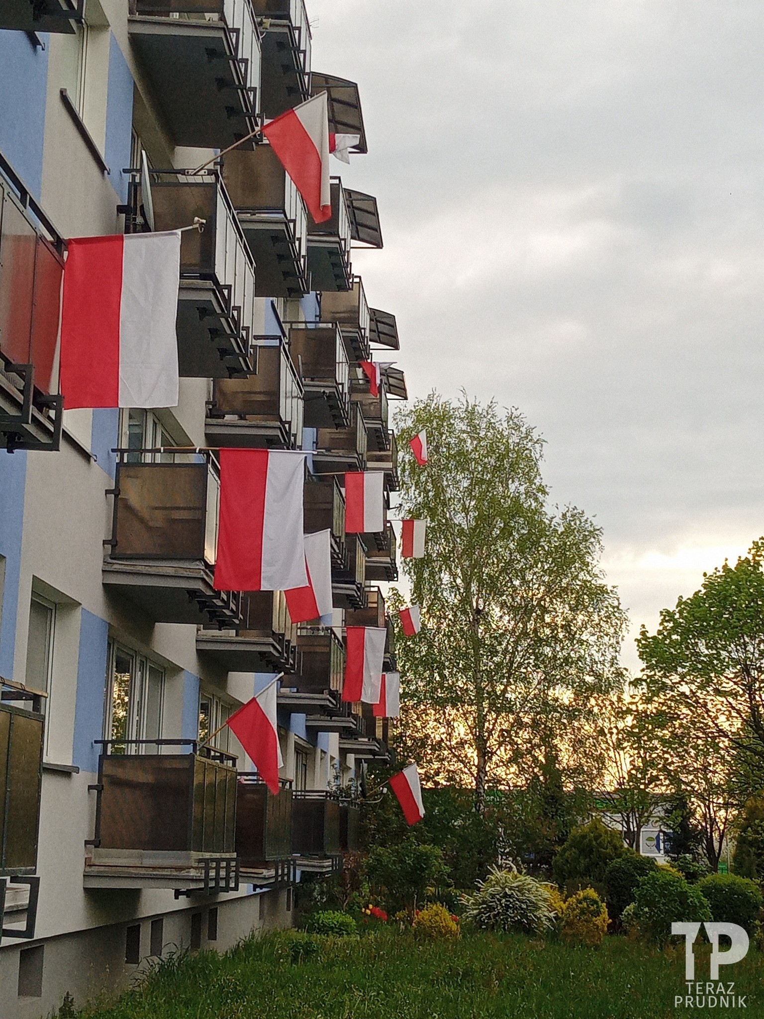Biało-czerwony blok! flagi